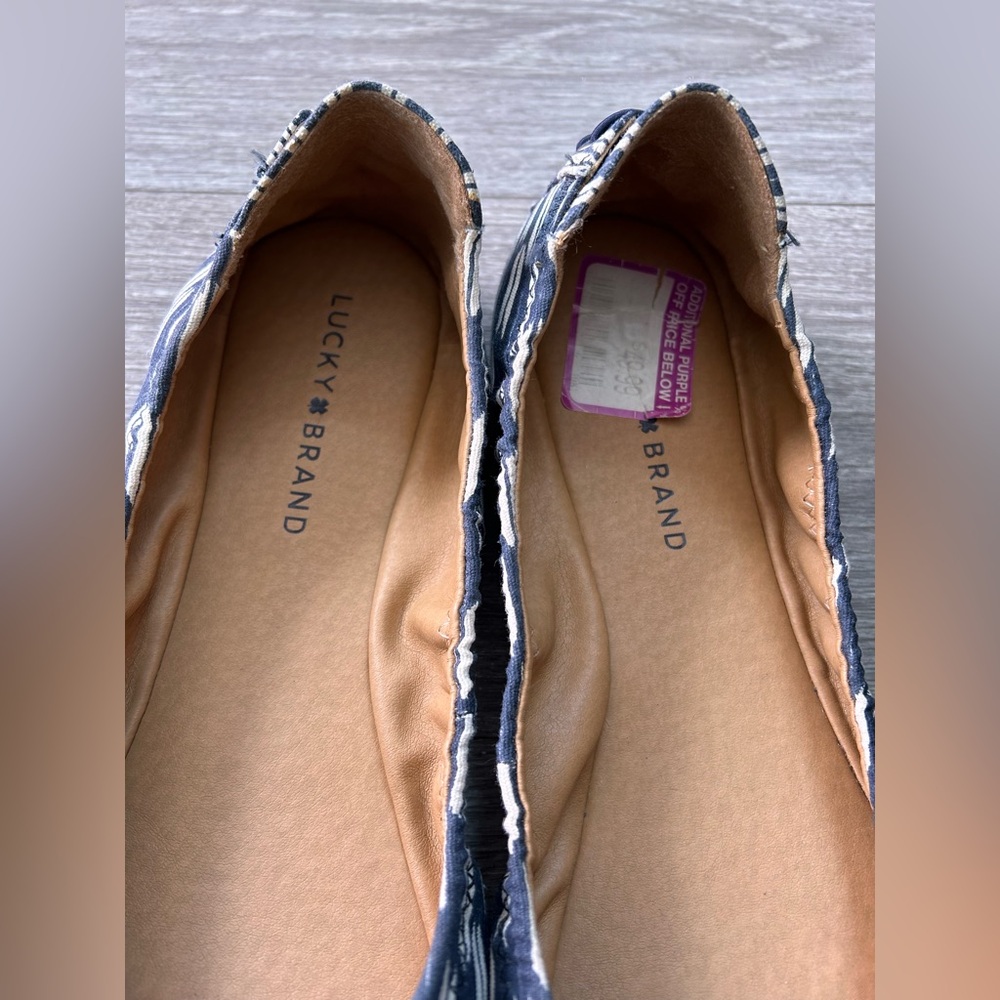 NWT - Lucky Brand Women's Blue and Cream Patterned Flats - Picture 2 of 4